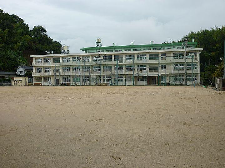 Primary school. 870m to Hiroshima Municipal Kuchida Elementary School