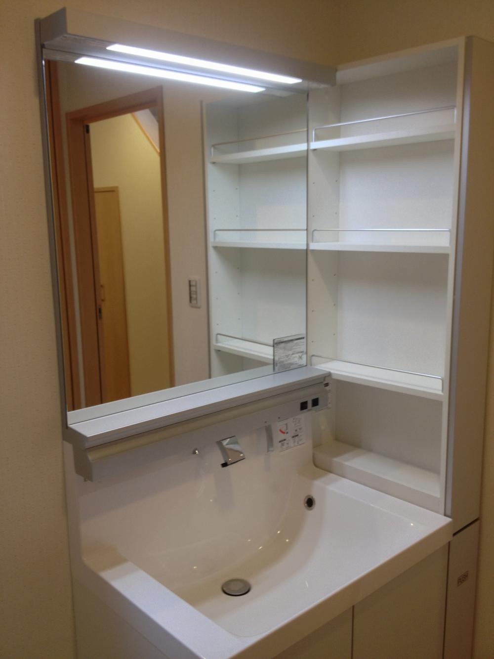 Wash basin, toilet
