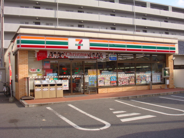 Convenience store. Seven-Eleven Hiroshima Kamikoda store up (convenience store) 622m