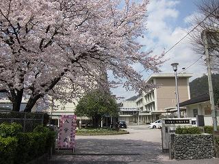 Junior high school. 2309m to Hiroshima City Museum of Kabe junior high school