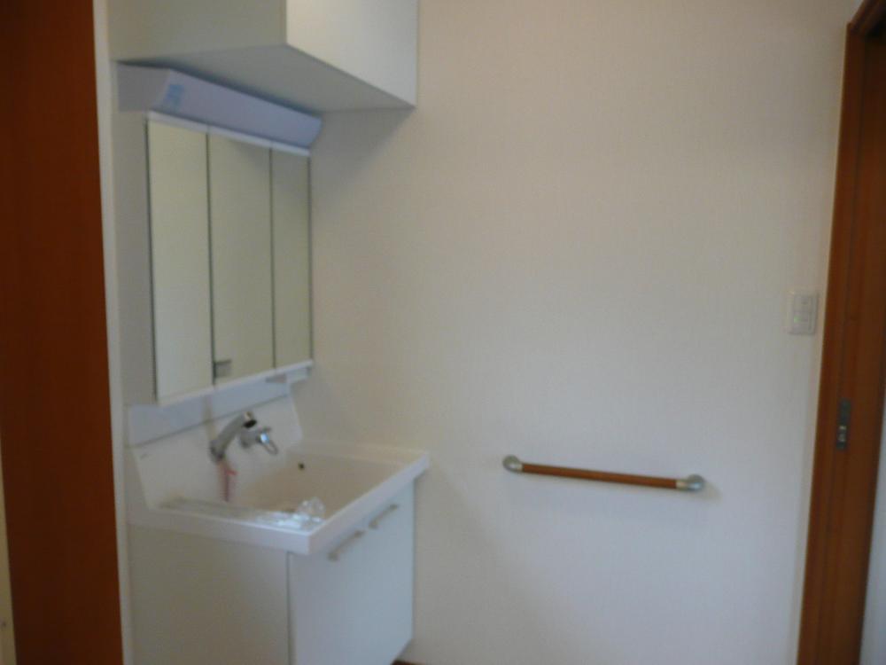 Wash basin, toilet. Indoor (February 2012) Shooting