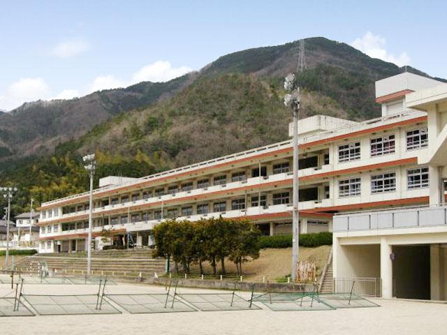 Junior high school. 740m to Hiroshima City Museum of Seiwa Junior High School