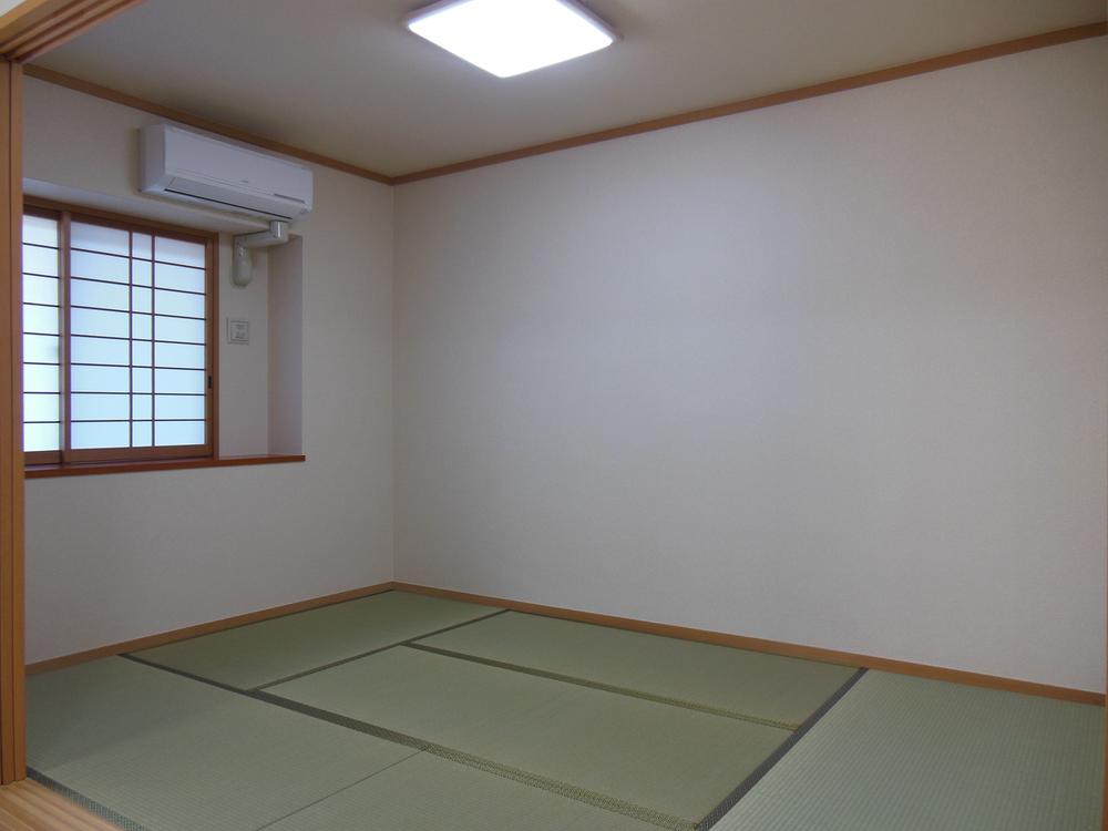 Other introspection. Match the kitchen and living room and about 19 Pledge, If you open a Japanese-style room will be large space of 26 quires of room, Please enjoy the time with family at a certain airy space