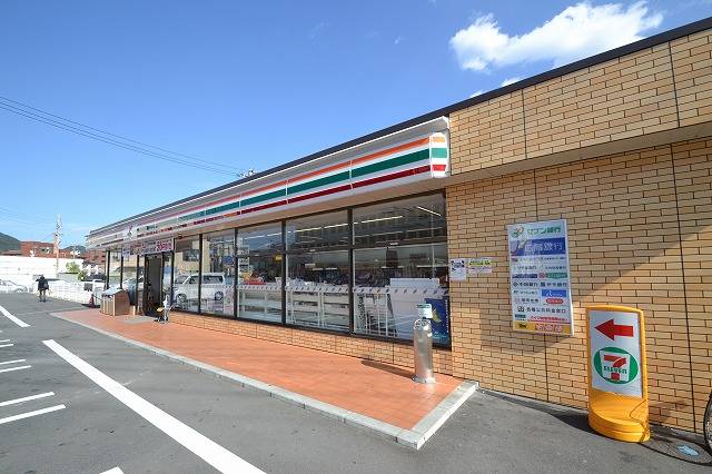 Convenience store. Seven-Eleven Hiroshima Kabeminami 4-chome up (convenience store) 782m