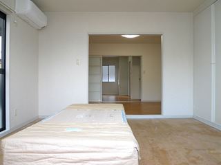 Living and room. With plasma cluster air conditioning ・ Floor is scheduled to be changed to Western-style