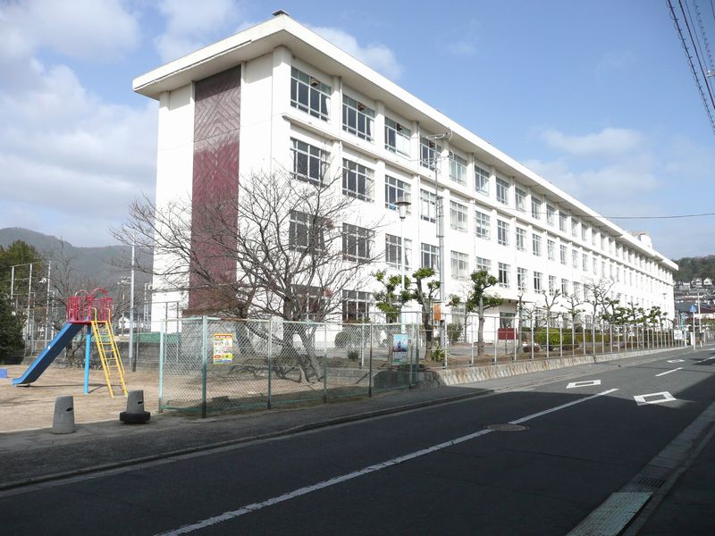 Primary school. Kuchida 450m east to elementary school (elementary school)