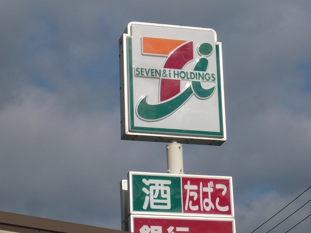 Convenience store. Seven-Eleven Ochiai 2-chome up (convenience store) 334m
