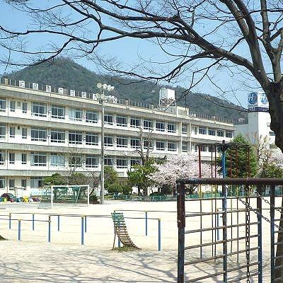 Primary school. 1951m to Hiroshima Municipal Kabe Elementary School
