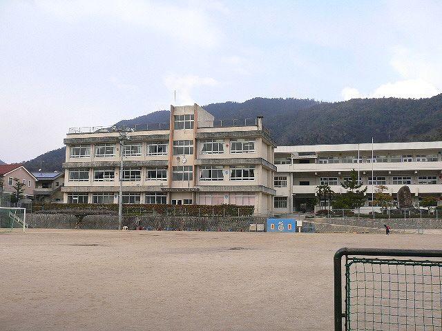 Primary school. 286m to Hiroshima City Museum of Kameyama Elementary School