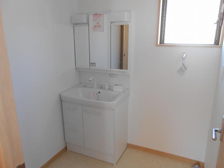 Wash basin, toilet