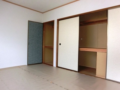 Living and room. North Japanese-style room (storage)