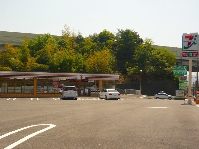 Convenience store. Seven-Eleven Hiroshima Kuchitaminami store up (convenience store) 717m
