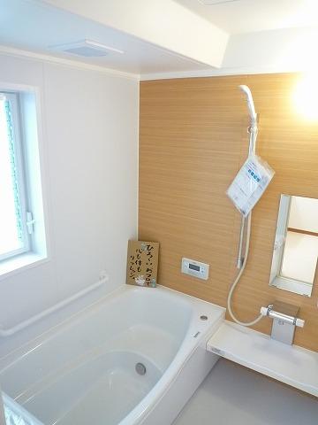 Same specifications photo (bathroom). Leroux is a construction case Deer Series