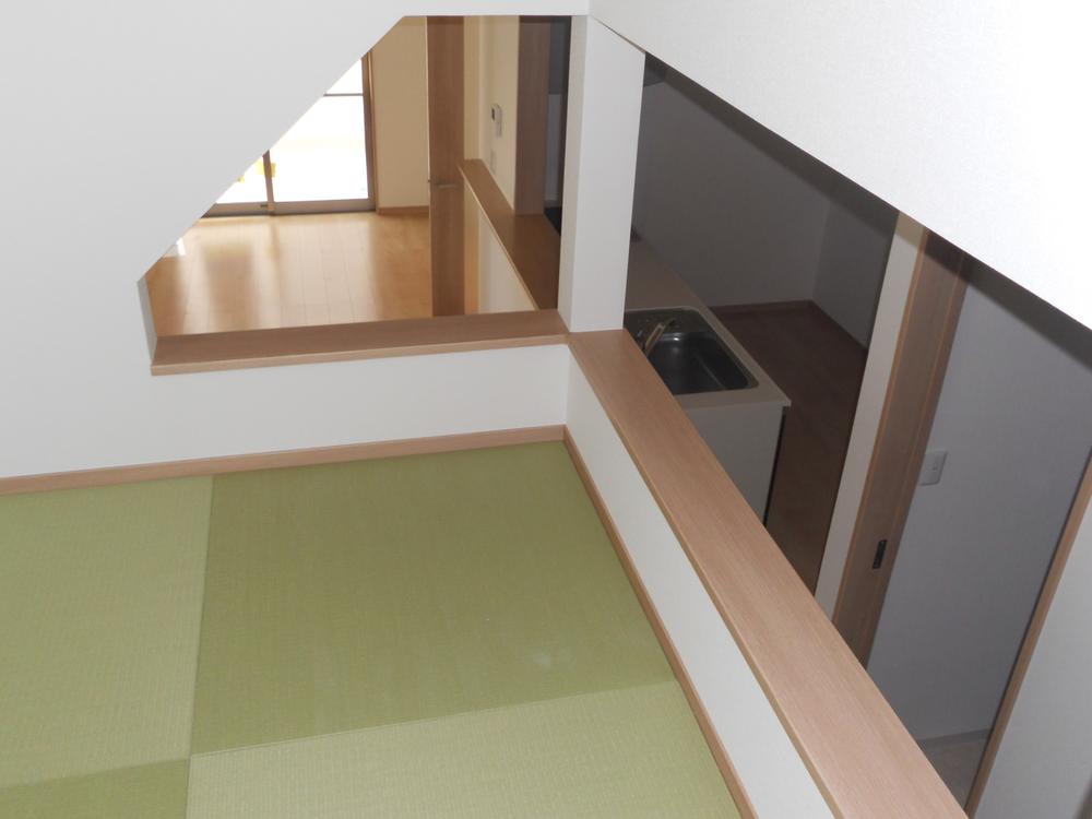 Other introspection. Kitchen you can see from the tatami corner. 