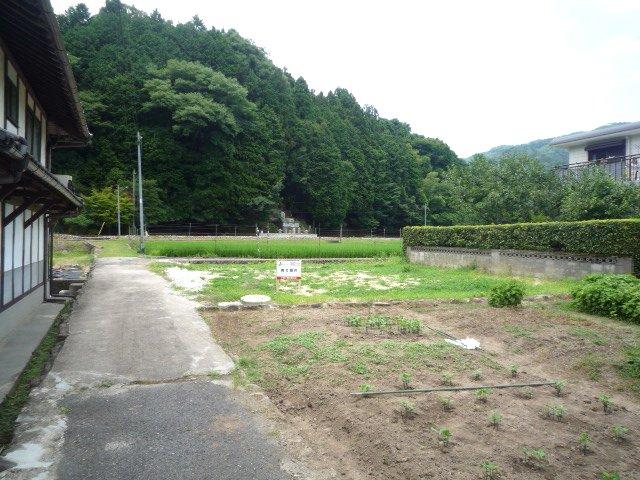 Local land photo.   Site area: about 40 square meters