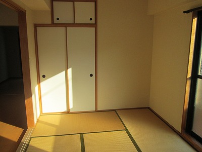 Other room space. ~ Spacious space ~