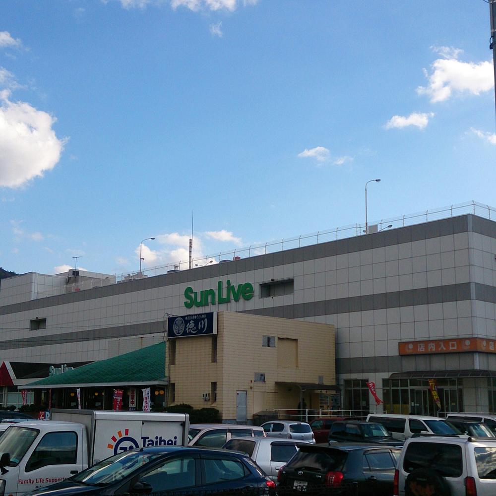Supermarket. Until Sanribu Kabe 2000m