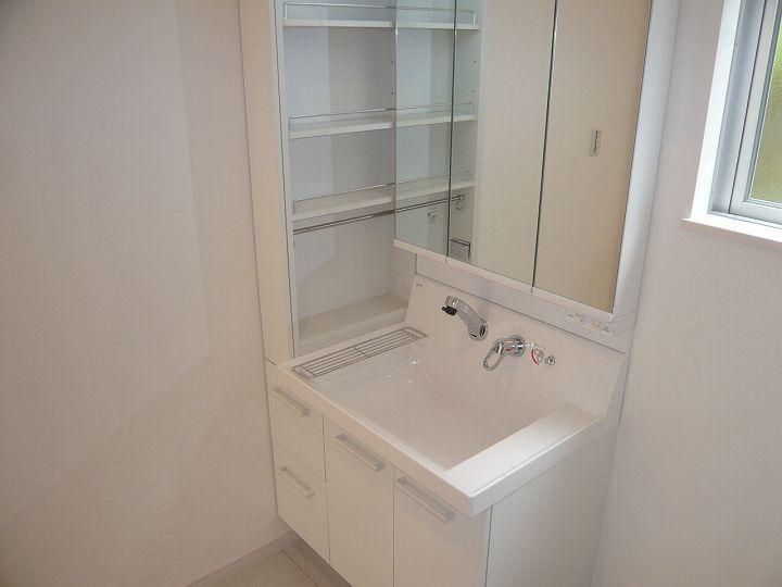 Wash basin, toilet