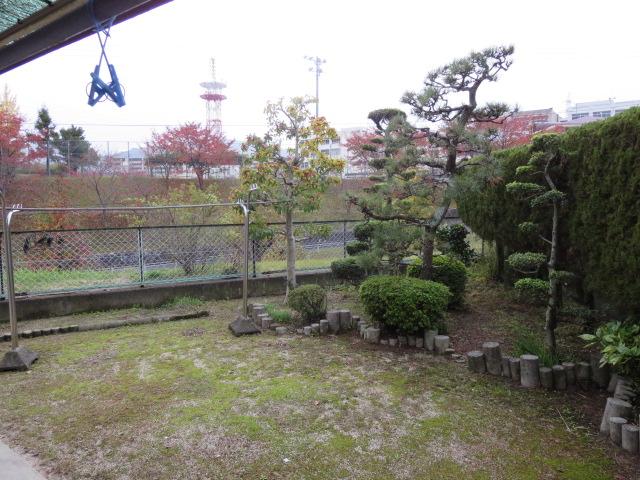 Local land photo. Southeast side. Opposite is the yang per preeminent because it is a stepped-down. 