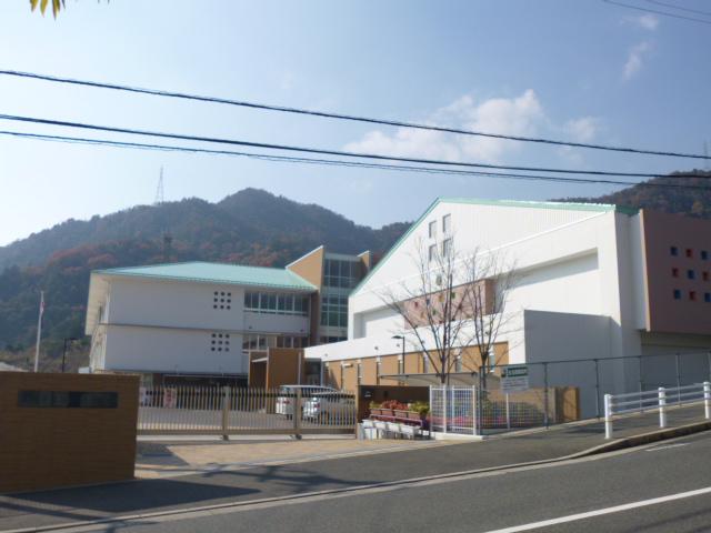 Primary school. 282m to Hiroshima Municipal Kasugano Elementary School