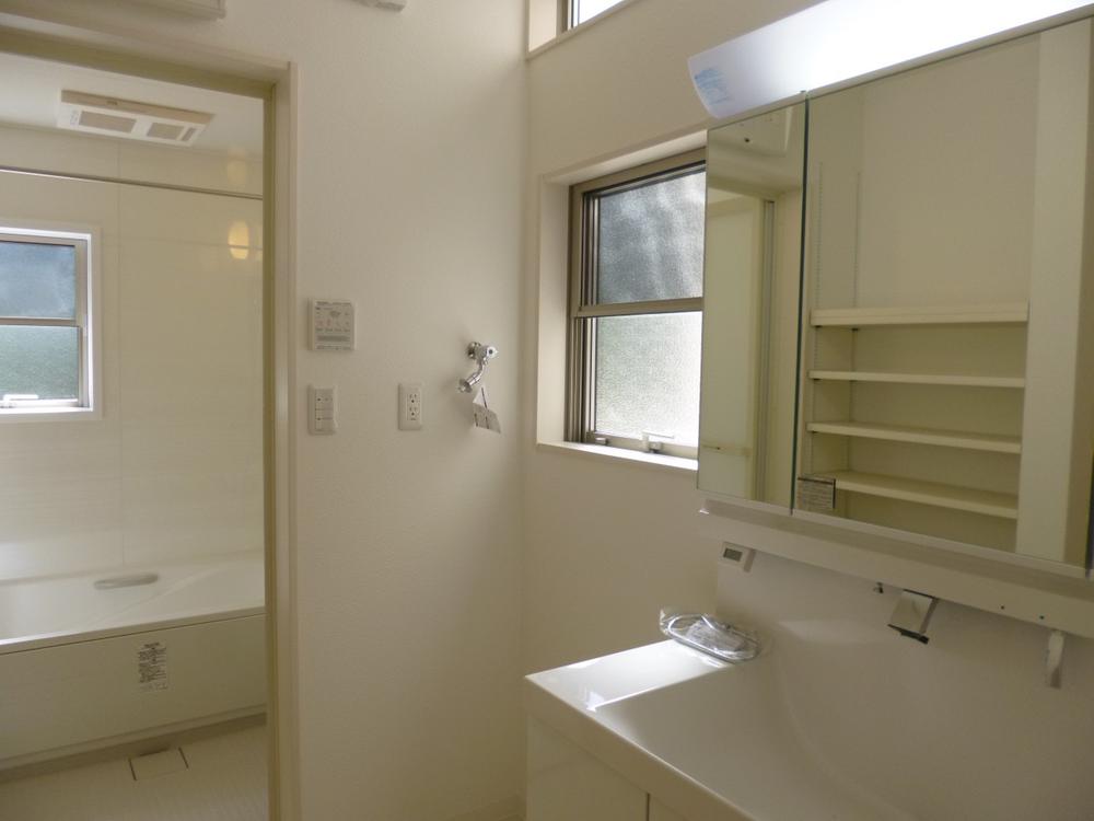 Wash basin, toilet. (September 2013) Shooting