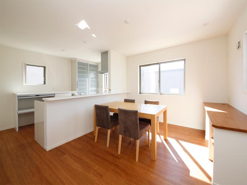 Kitchen. Established a perfect counter to the study corner of the children's to the dining  No.7-3