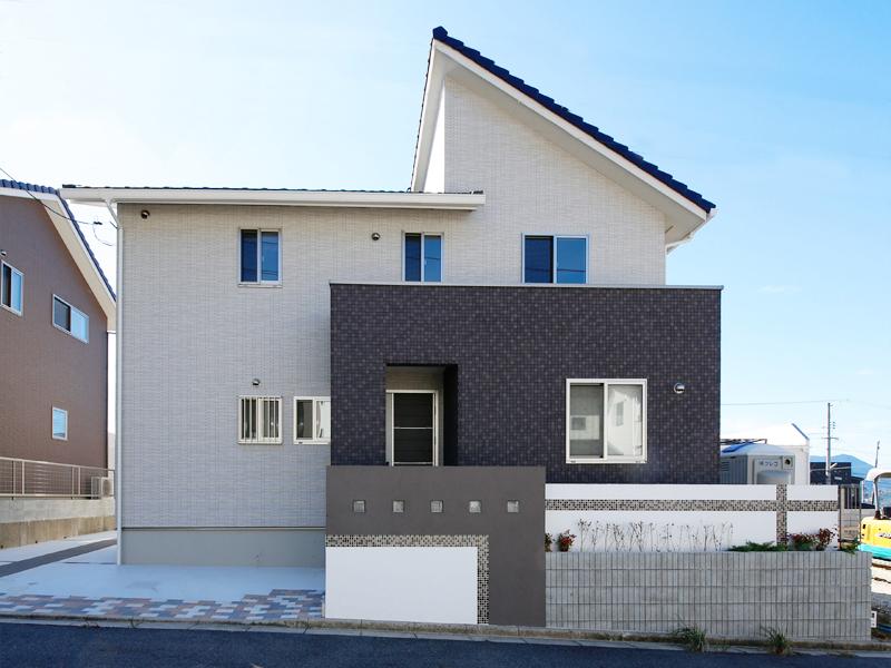 Local appearance photo.  ■  ■  ■  Stylish design No.7-3 appearance  ■  ■  ■  [Solar power with]  [outer wall] "Nano hydrophilic total tiles" finish. Dirt is hard to regard maintenance easy