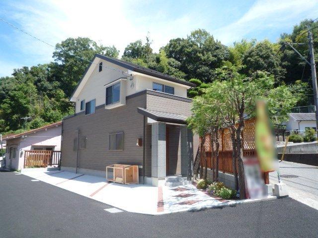 Local appearance photo.   All-electric 