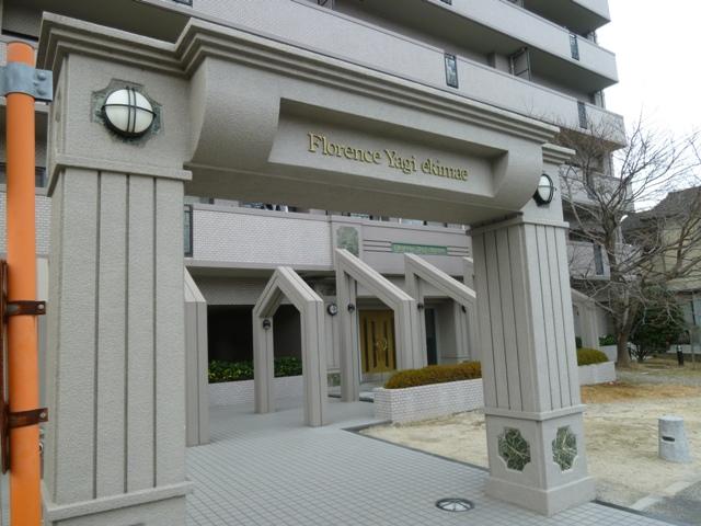 Entrance. Common areas