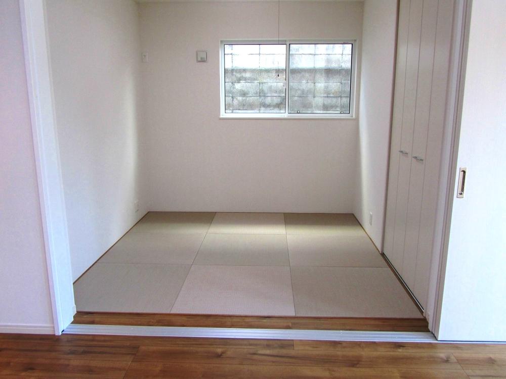 Non-living room. First floor LDK next to the Japanese-style room (4.5 Pledge)