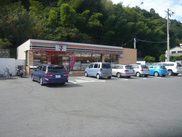 Convenience store. Seven-Eleven Hiroshima Omachinishi store up (convenience store) 308m