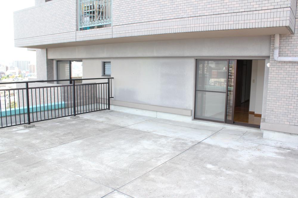 Balcony. Roof balcony that you only be of 62.75 sq m.