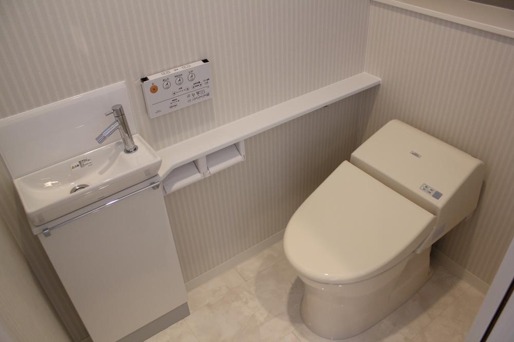 Toilet.  ※ It is a photograph of our company of the same type Property. 