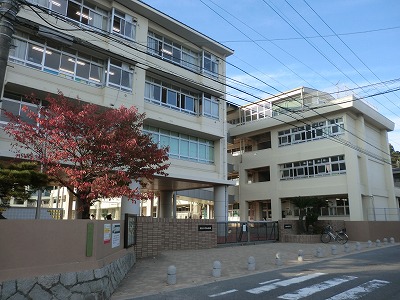 Primary school. Midorii 400m up to elementary school (elementary school)