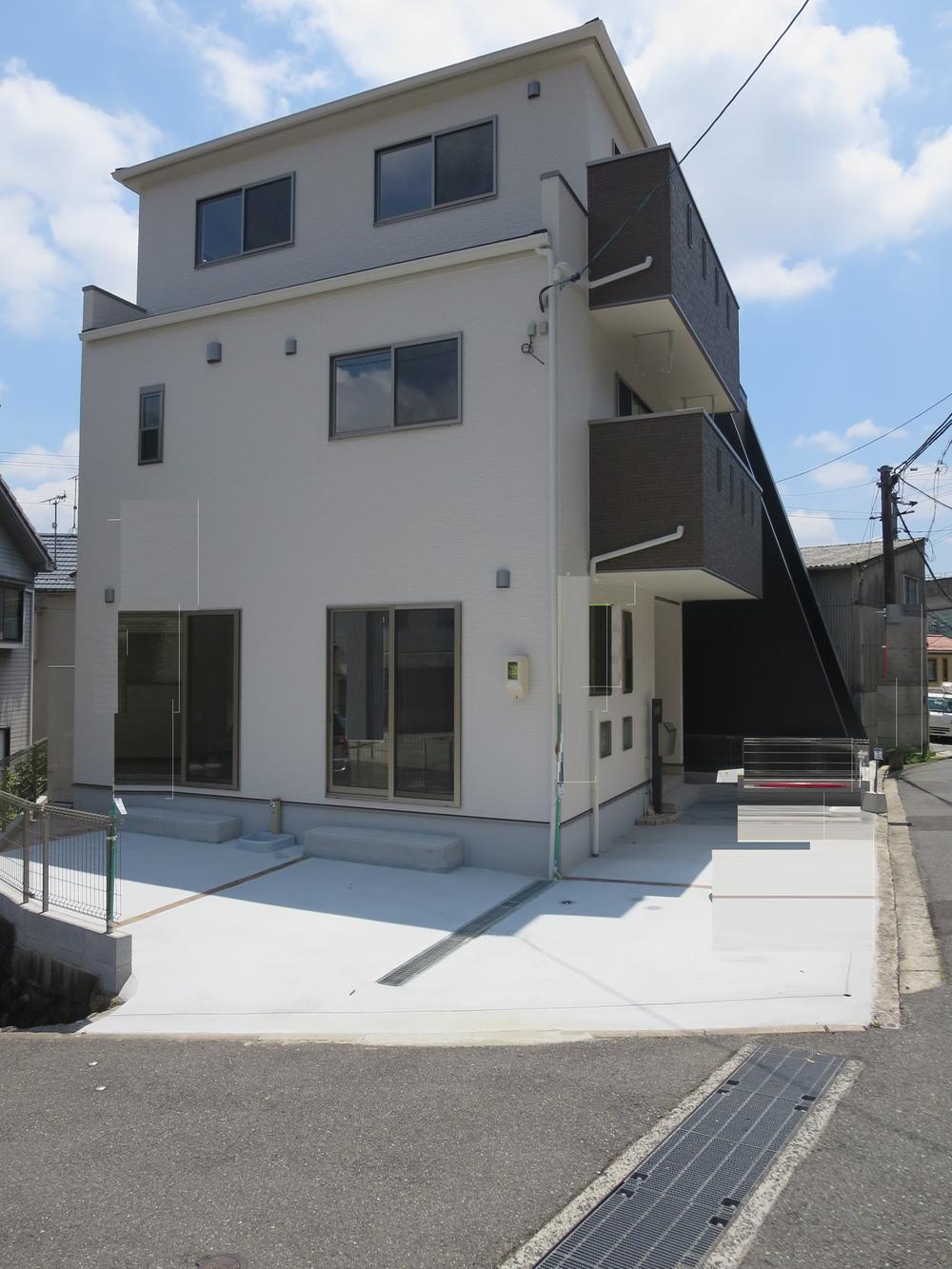 Local photos, including front road. Nice is a three-storey