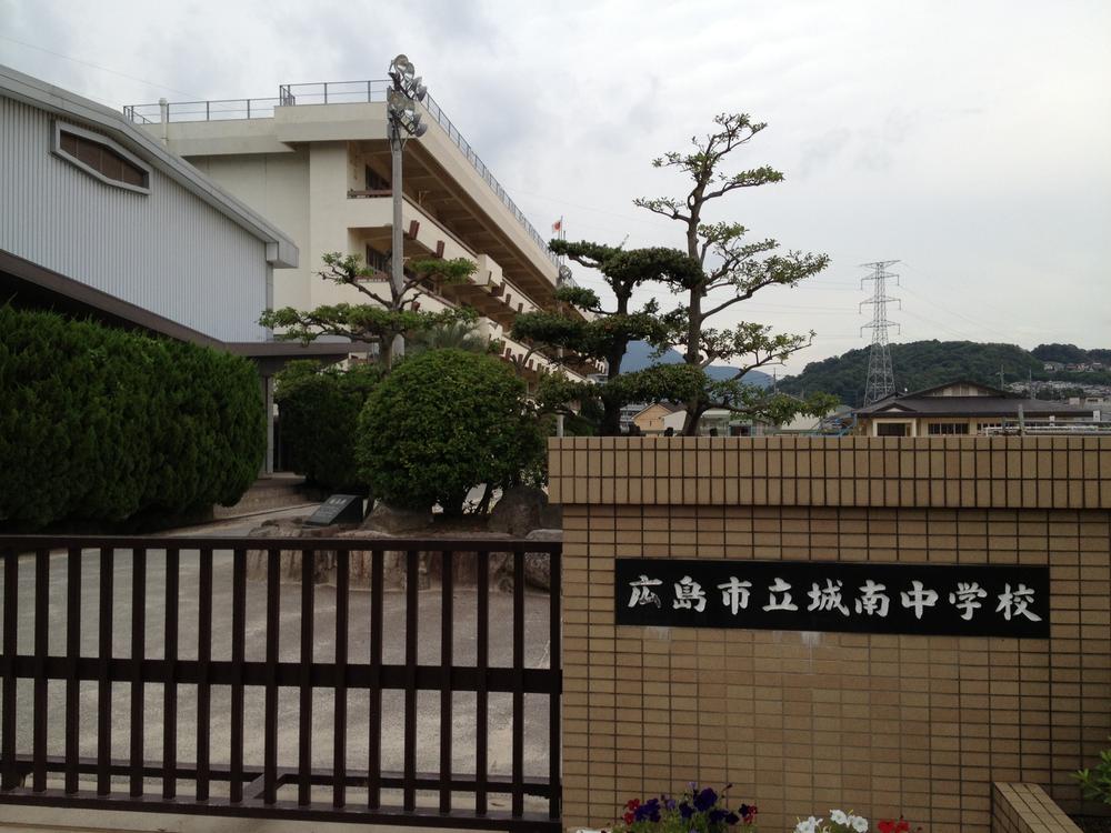 Junior high school. 401m to Hiroshima Jonan Junior High School