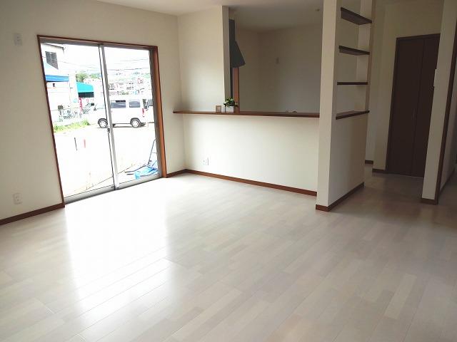 Same specifications photos (living). Leroux is a construction case Deer Series