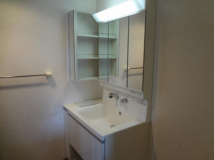 Wash basin, toilet
