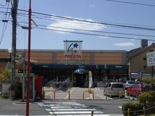 Shopping centre. Furesuta (shopping center) to 400m