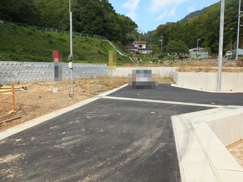 Local photos, including front road. November 8 shooting