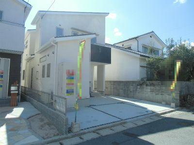 Local photos, including front road. Frontal road About 5m