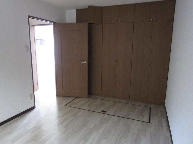 Other room space. Closet to Western-style, There is under-floor storage