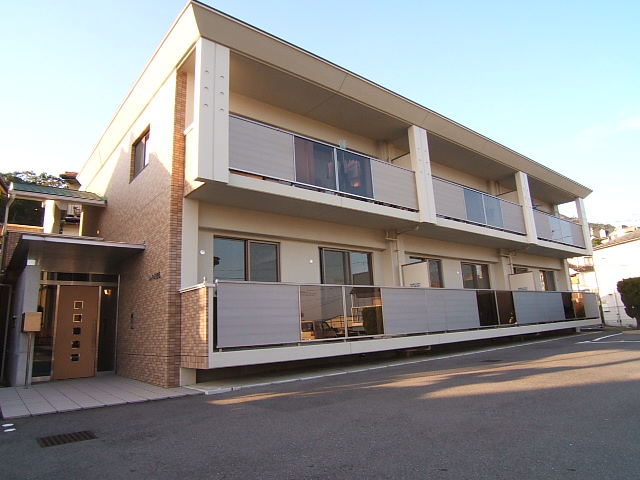 Building appearance. It is a quiet residential area. Parking Lot ・ There is also a bicycle parking lot.