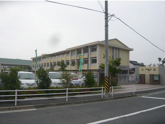 Primary school. Higashino up to elementary school (elementary school) 500m