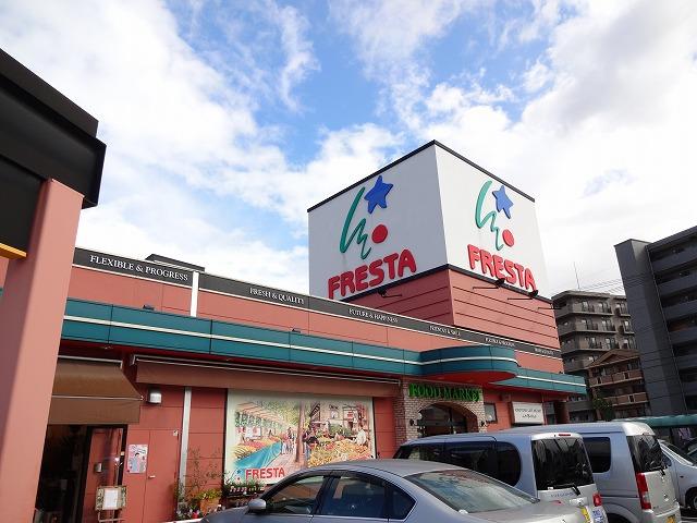 Supermarket. Furesuta 776m to Higashiyama head office