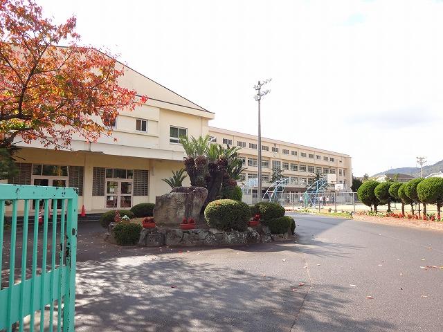 Junior high school. 743m to Hiroshima City Museum of Gion Junior High School