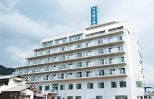 Hospital. Medical Corporation Saka fir tree Board Saka Midorii to hospital 282m