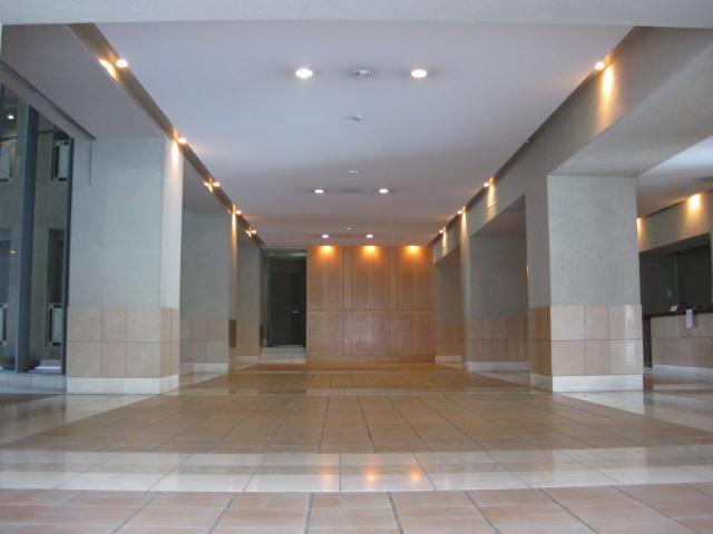 Entrance. Common areas