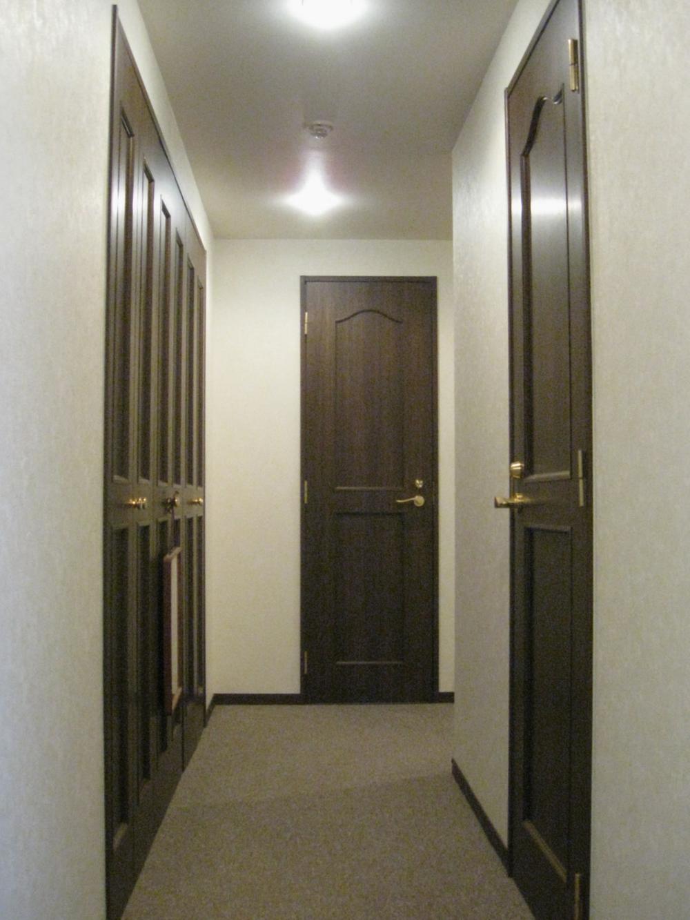 Other introspection. Corridor (the left hand storage ・ Front toilet ・ Right hand door undressing room)