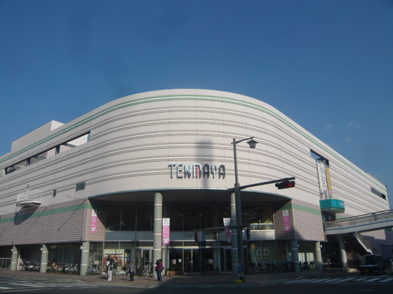 Shopping centre. Tenmaya Hiroshima Midorii shop until the (shopping center) 523m